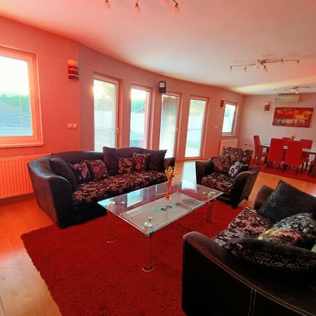 Villa 2 Etagen Mit Grossen Garten Modrica المظهر الخارجي الصورة