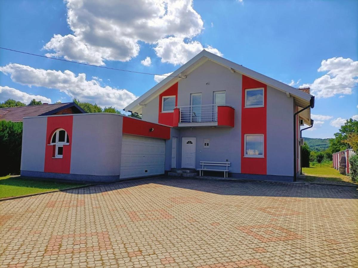 Villa 2 Etagen Mit Grossen Garten Modrica المظهر الخارجي الصورة